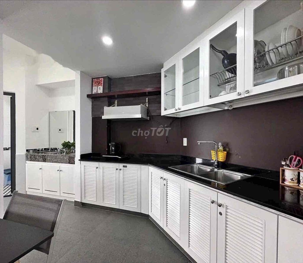 The new project is 100%, an extremely open kitchen, elevator.