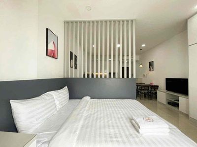 Sunrise City View rents a 12 million bedroom.