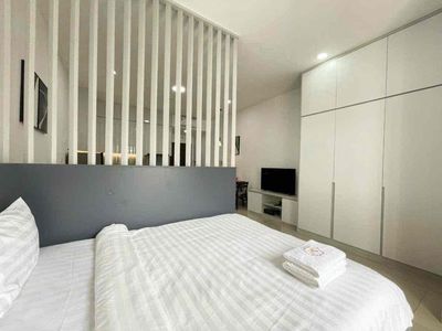 Sunrise City View rents a 12 million bedroom.