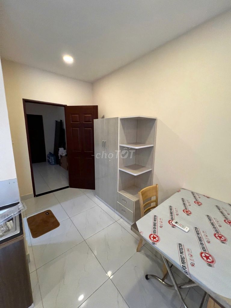 Rent Full's room to the Big Jasons: Five million a month, new room, 32 meters.