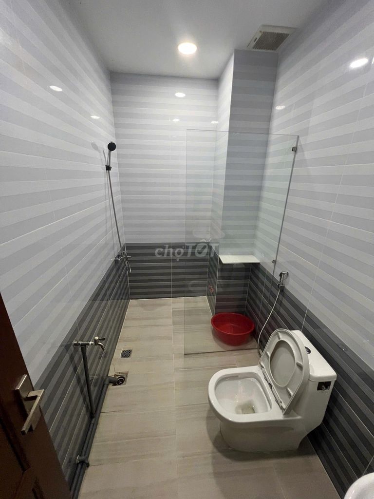 Rent Full's room to the Big Jasons: Five million a month, new room, 32 meters.
