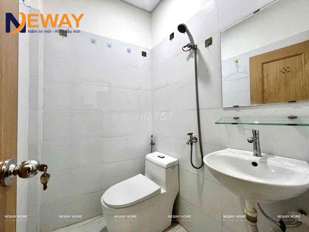 Renting a super-scalable, super-scalpable motel room right here in the morning of Tân Phú.