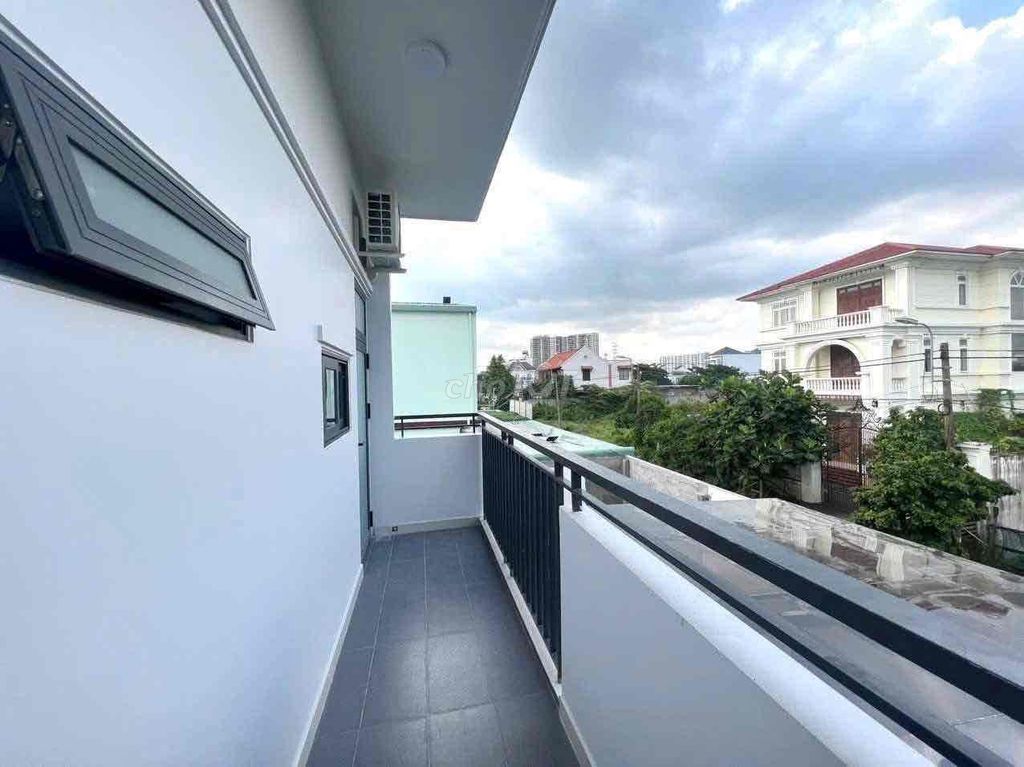 Rent a balcony to Emart Phan Pestilence.