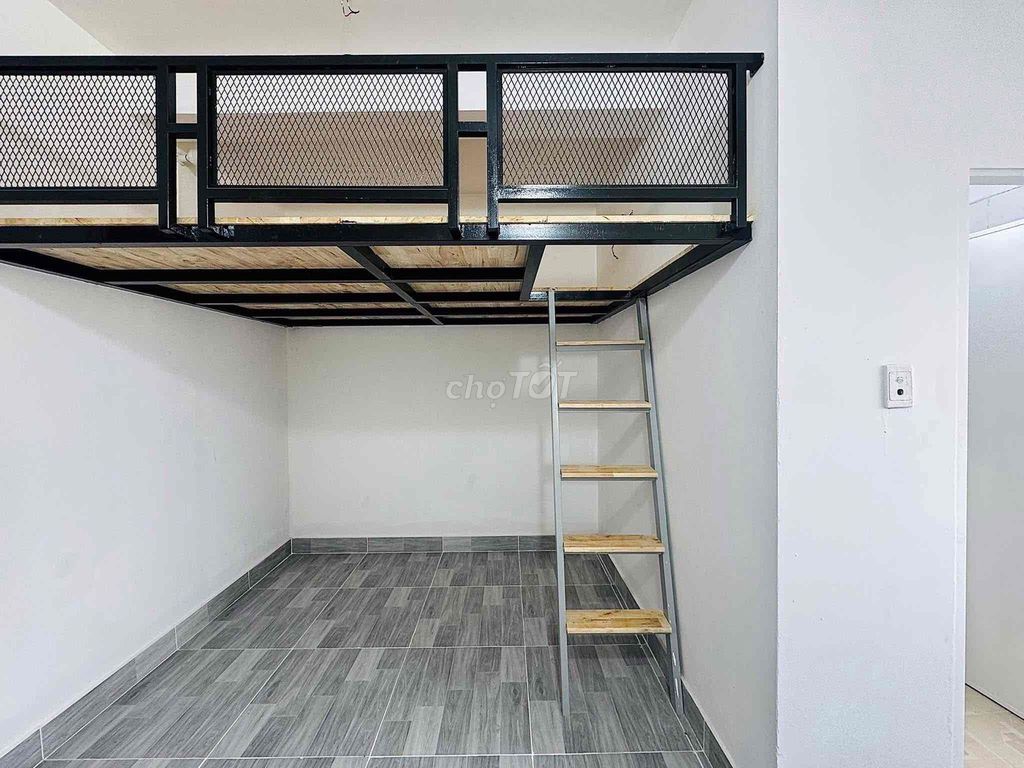 The cheap room is near the University of Banking, the Linh Xuân overpass.