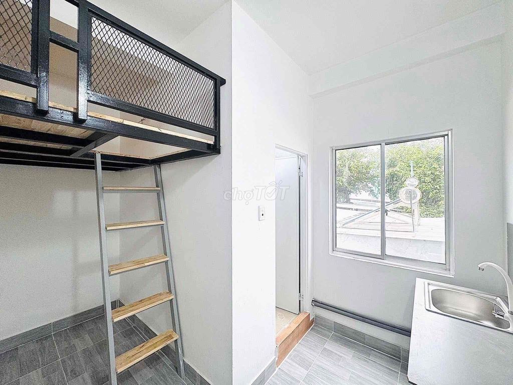 The cheap room is near the University of Banking, the Linh Xuân overpass.