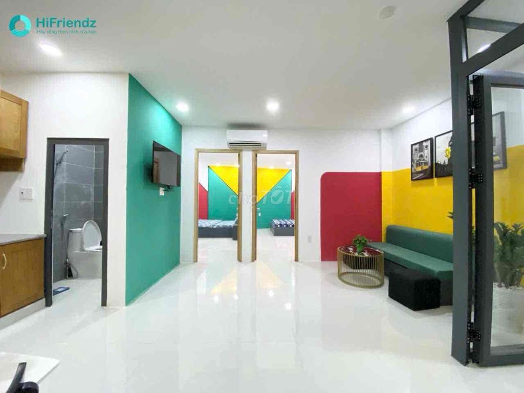 Two giant bedrooms 70 meters of elevators at 440 roofs.