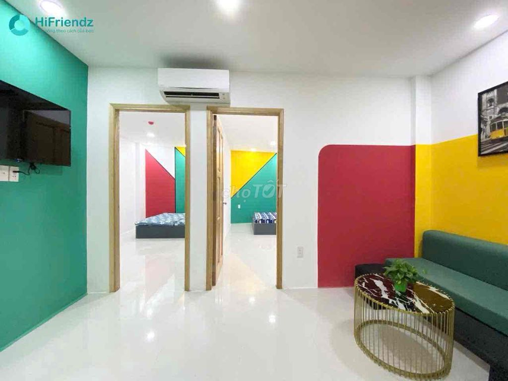Two giant bedrooms 70 meters of elevators at 440 roofs.