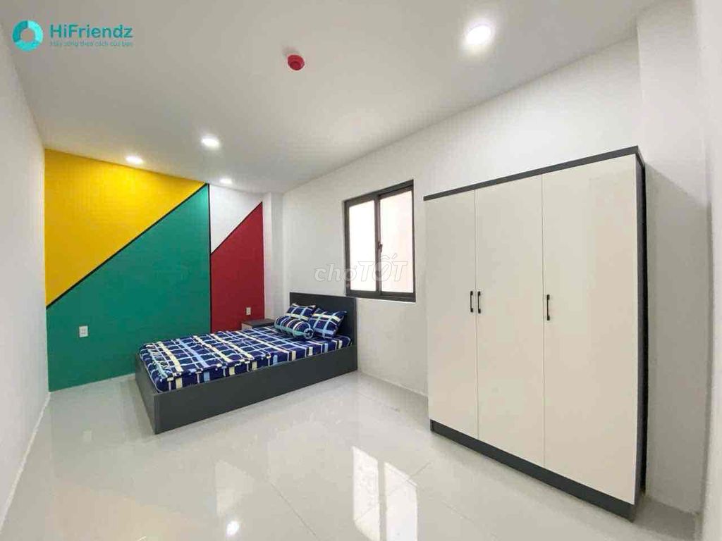 Two giant bedrooms 70 meters of elevators at 440 roofs.