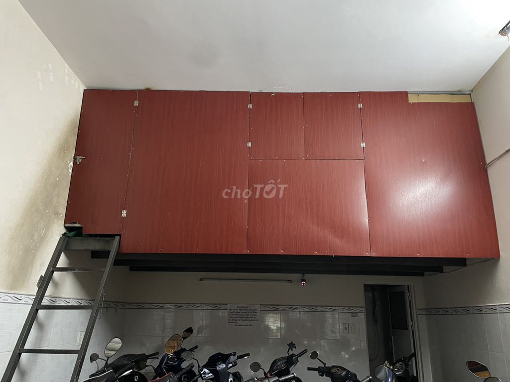 The suspended room, the free time, has his own bathroom at 23 Phạm Vấn.