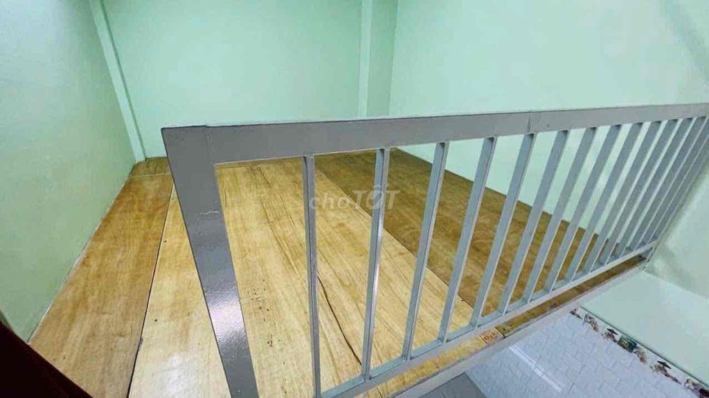 Rent a med bay near the University of Saigon.