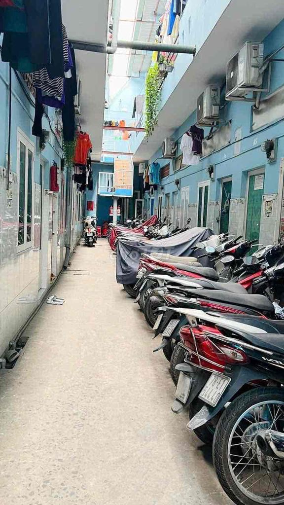 Rent a med bay near the University of Saigon.