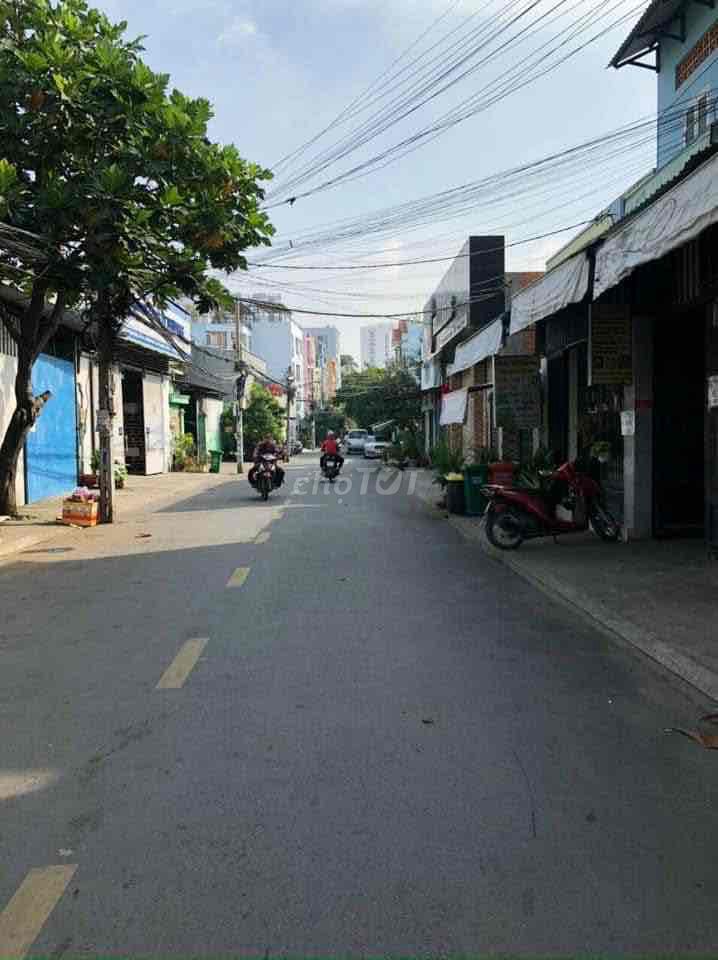 Rent a med bay near the University of Saigon.