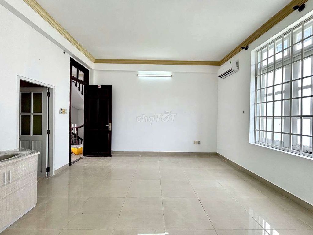 New room is 100% big window walk-in. Tân Mỹ District 1.