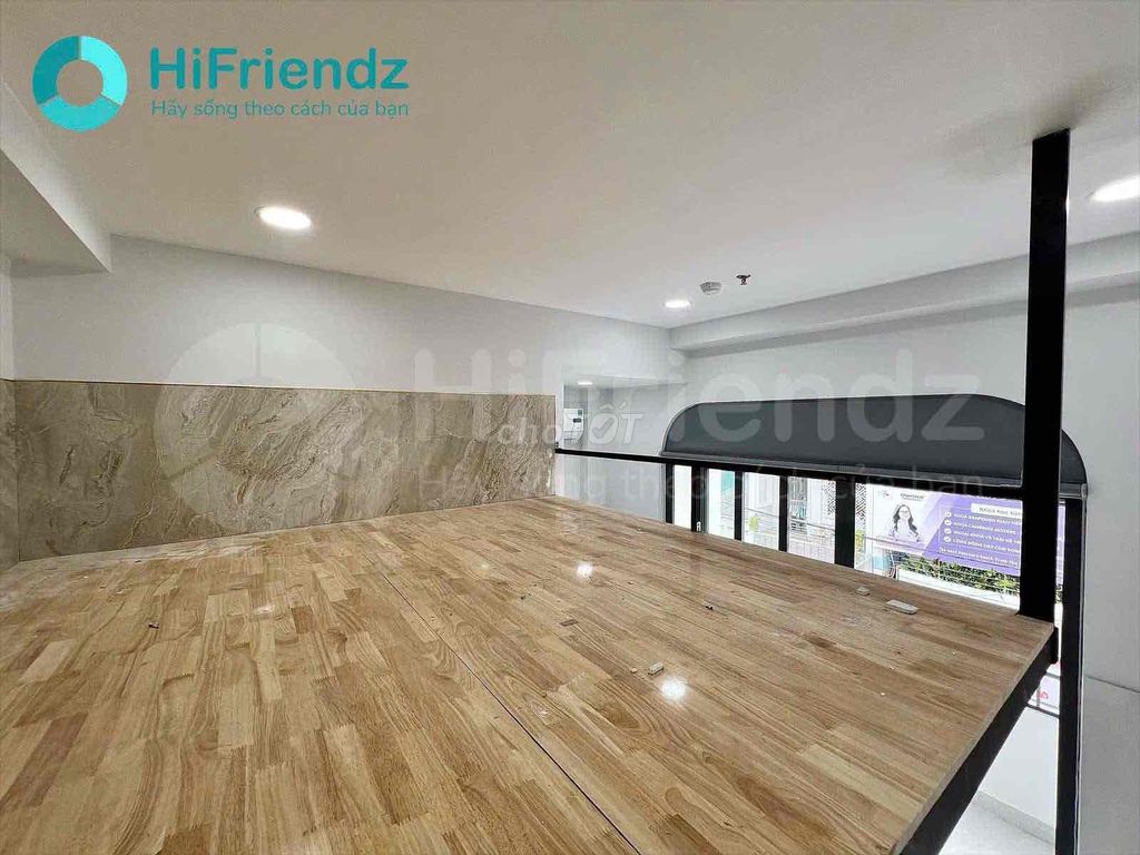 A nice clean balcony staying in the middle of a commercial literature university