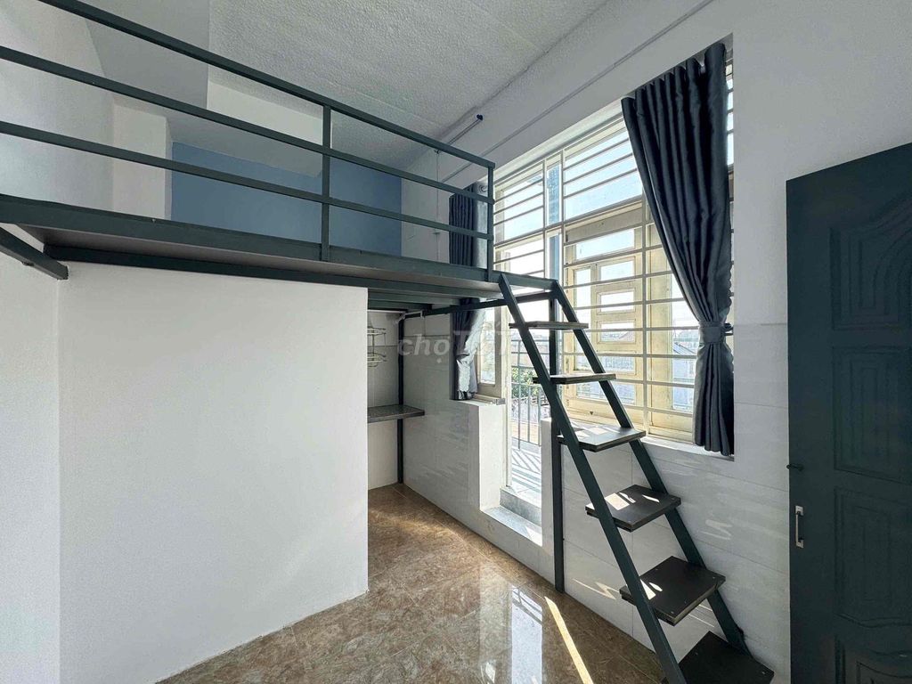 It's the owner of the Lê Trọng Tấn Hotel with the balcony
