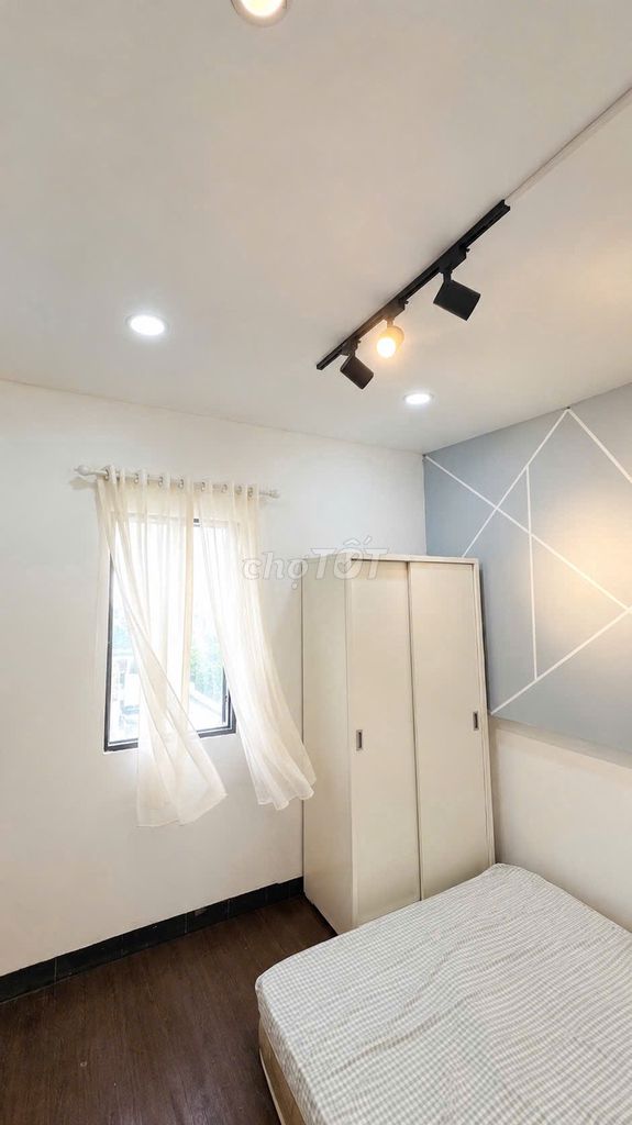 It's the owner of the rental room - two bedrooms - empty 1 November 2 or 3 people