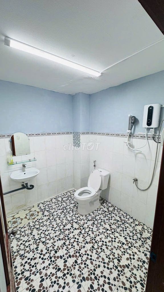 It's the owner of the rental room - two bedrooms - empty 1 November 2 or 3 people