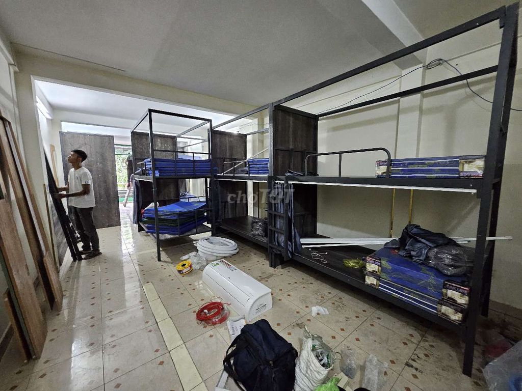 It's the owner of the sleep box room: 72 limbs, 1 .5 million county.