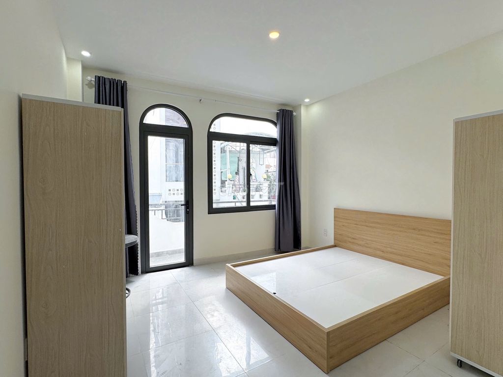 Over 6 million a month; By the New America Market; high level clear view; full interior