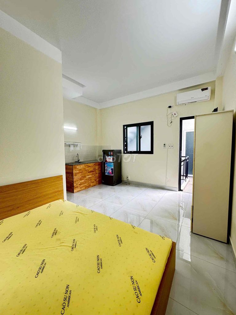 New room. It's clean. It's got furniture. price sv