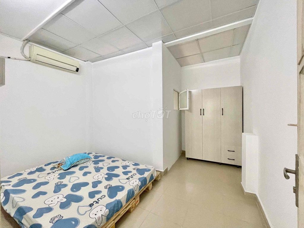 A 1 - 6-month kitchen room in private, limited