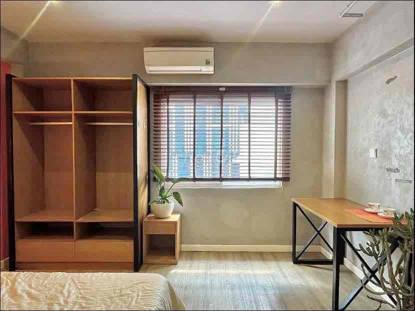 studio - full interior - cheap market salary