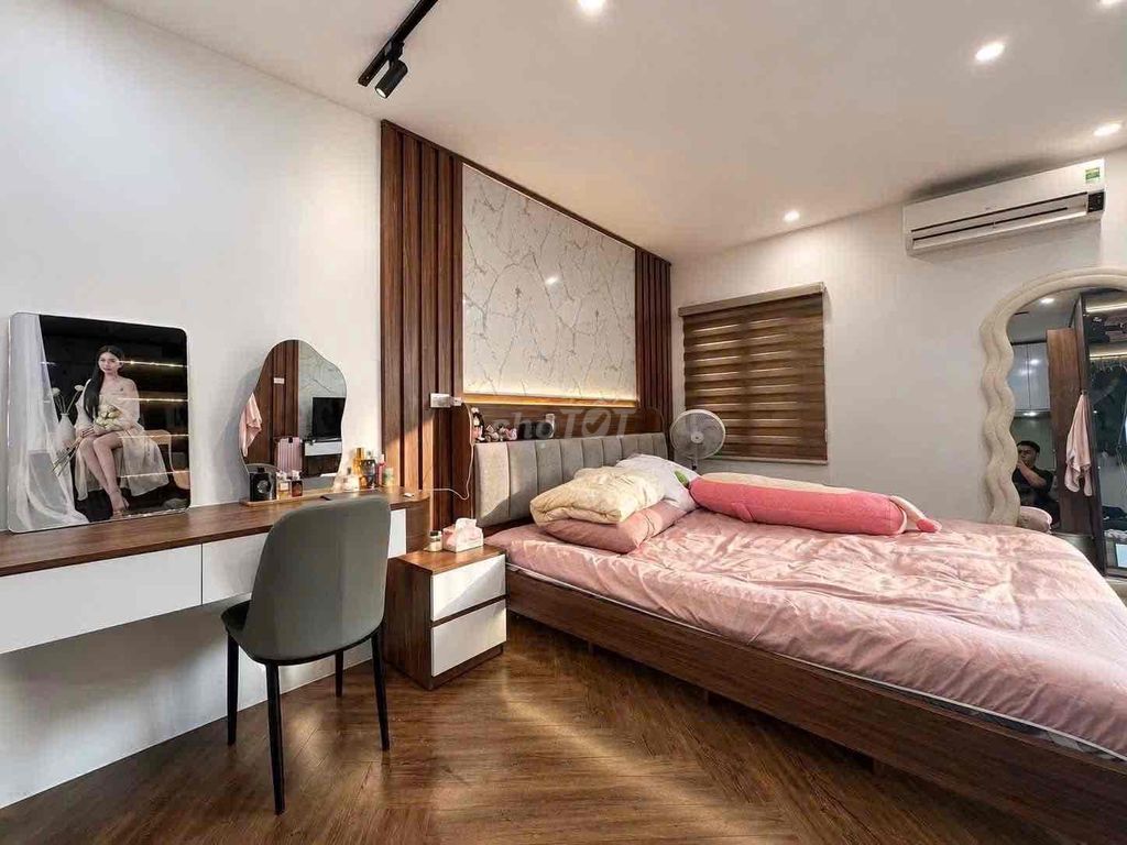 Rent a super-sense balcony at Lê Văn Sỹ 3rd county cheap T14026