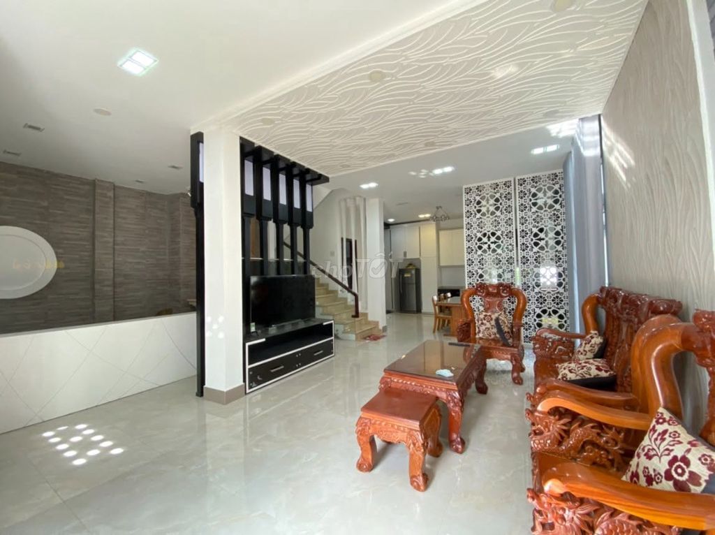 Rent villa Villa Stinger near the Interstate, Bưng Ông Thoàn from 22-28 million.