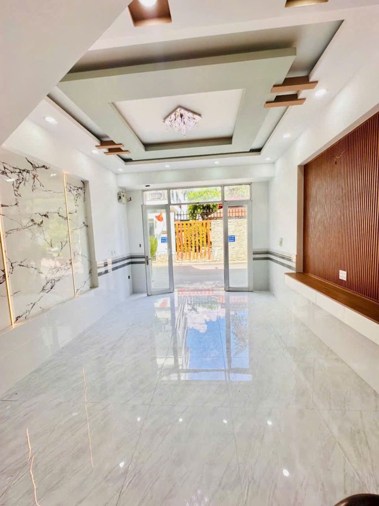 Rent a three-story new apartment, nice, Nguyễn Ảnh Thủ. 12th.