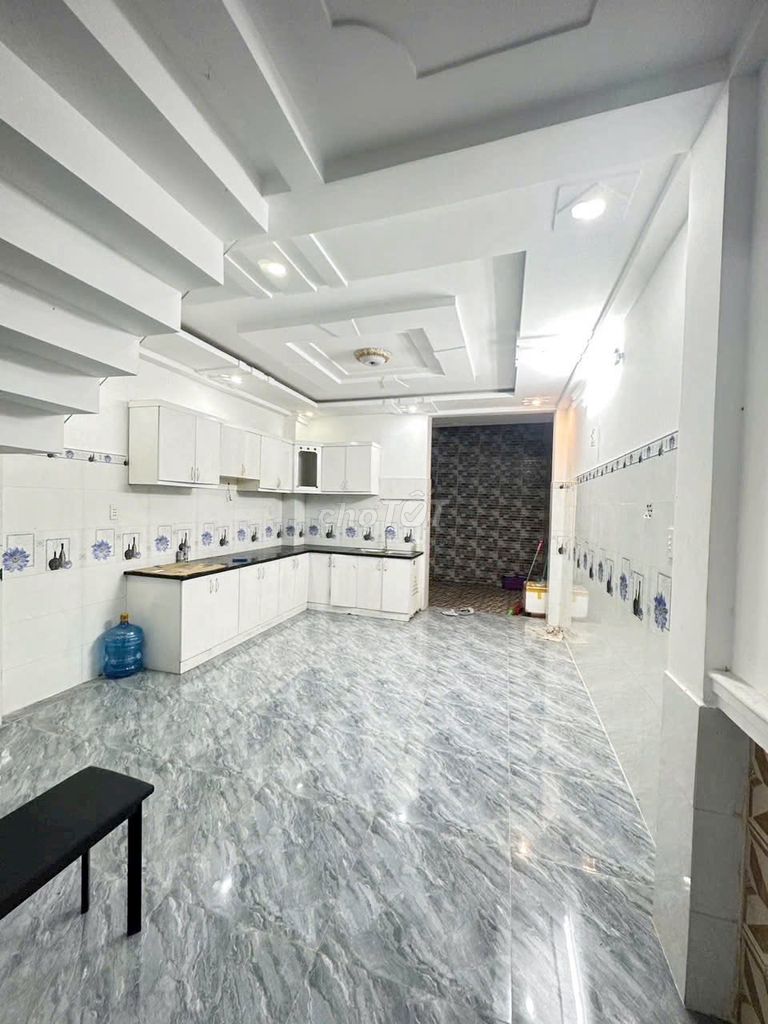 Rent a three-story apartment, 8th alley, Nguyễn Ảnh Thủ District 12.
