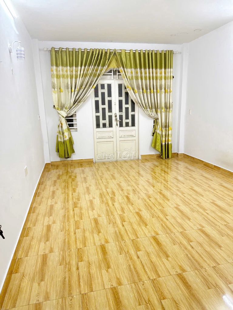 Rent a three-story apartment, 8th alley, Nguyễn Ảnh Thủ District 12.