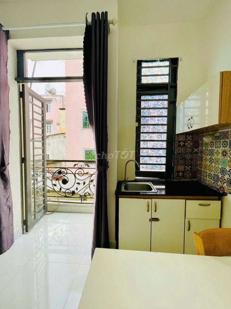 Rent the balcony studio full interior - 3