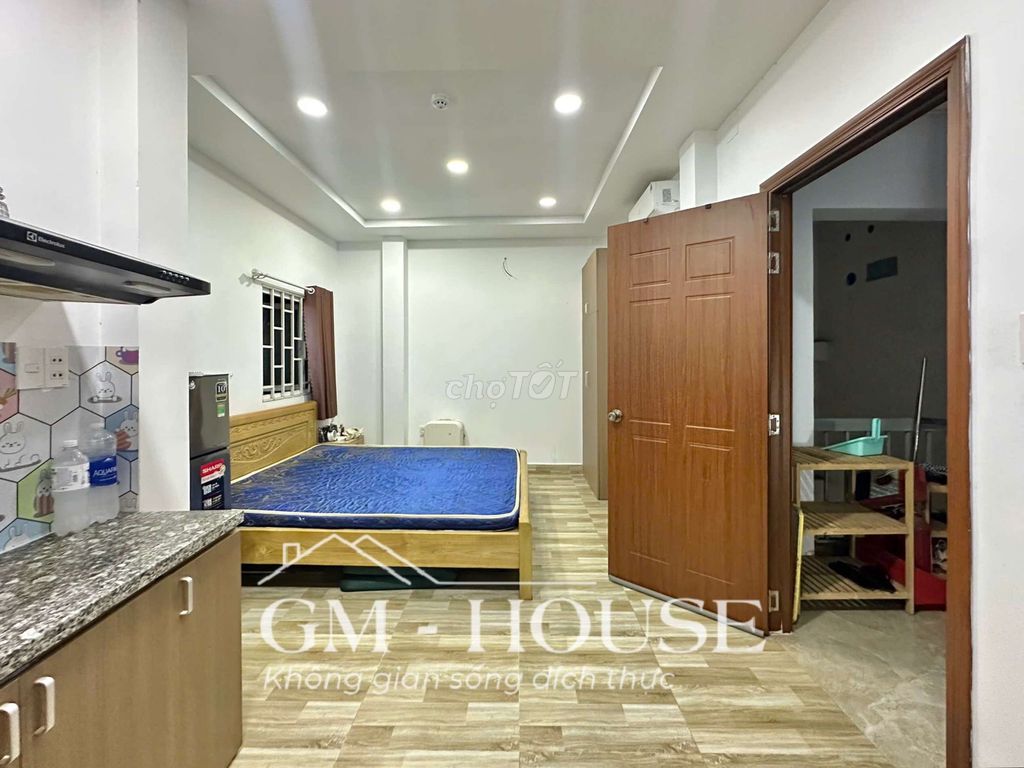 apartment 30 meters2, large window, full interior right here at Chu Văn An.