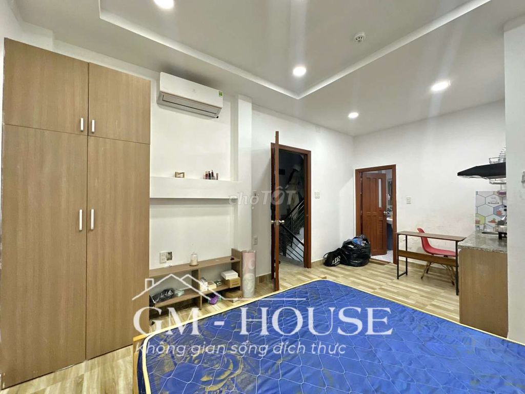 apartment 30 meters2, large window, full interior right here at Chu Văn An.