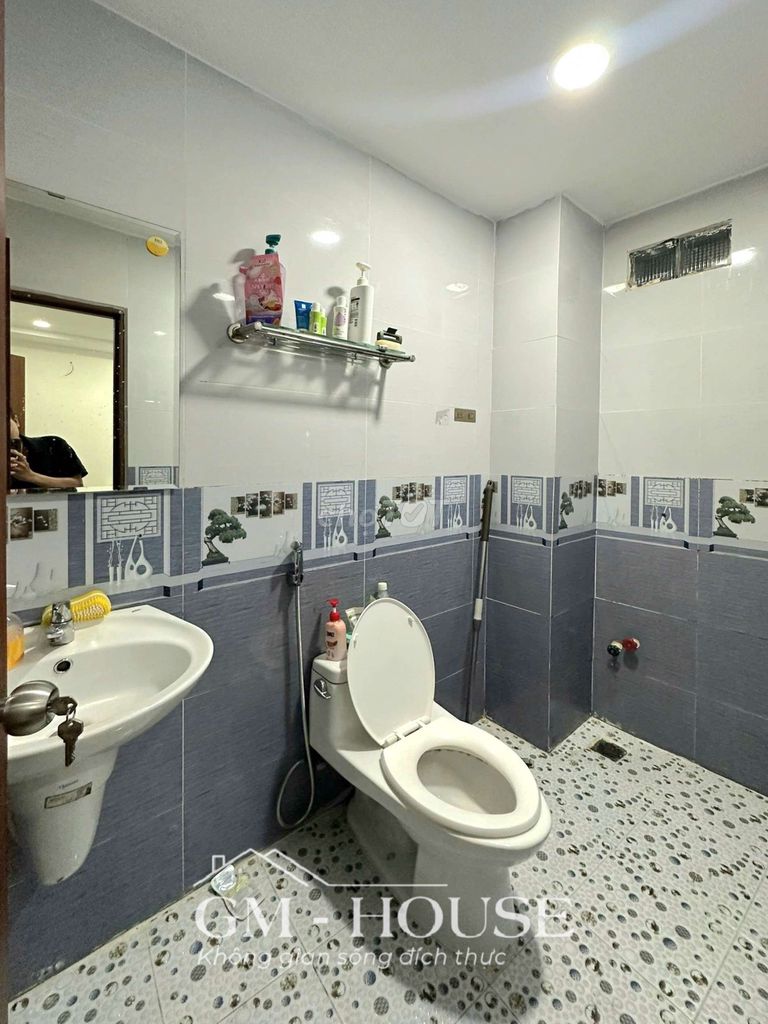 apartment 30 meters2, large window, full interior right here at Chu Văn An.