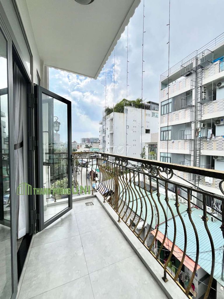 Duprix balcony 30 m2 full comfortable furniture near Lang cs3 School