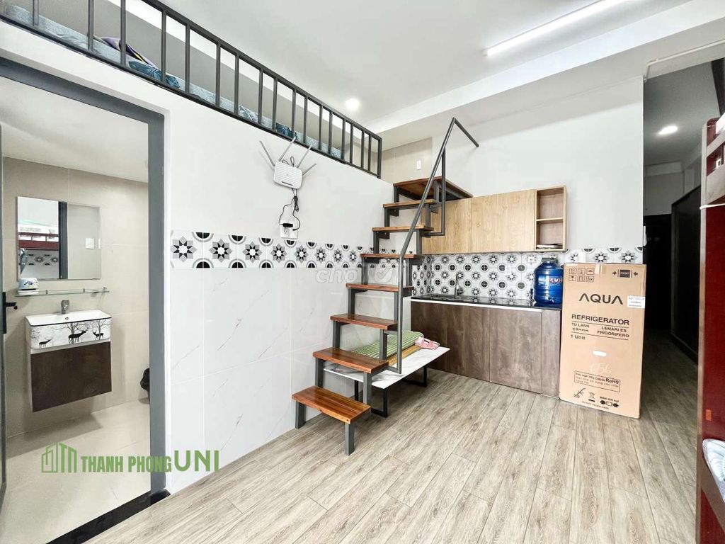 Duprix balcony 30 m2 full comfortable furniture near Lang cs3 School