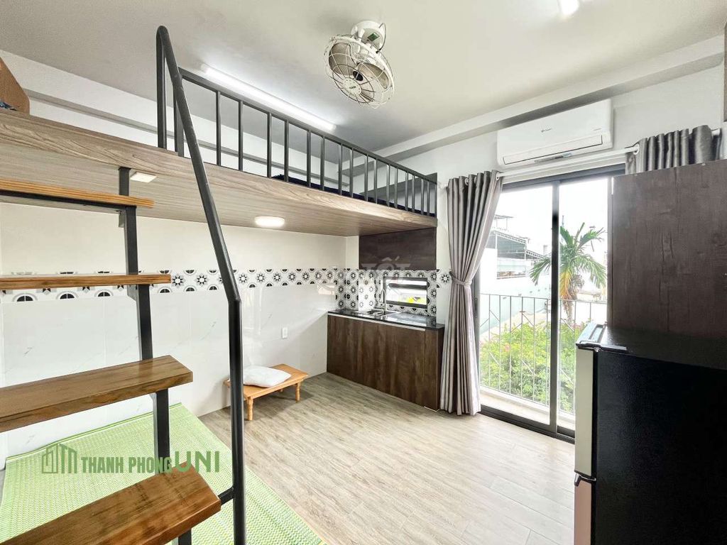 Duprix balcony 30 m2 full comfortable furniture near Lang cs3 School