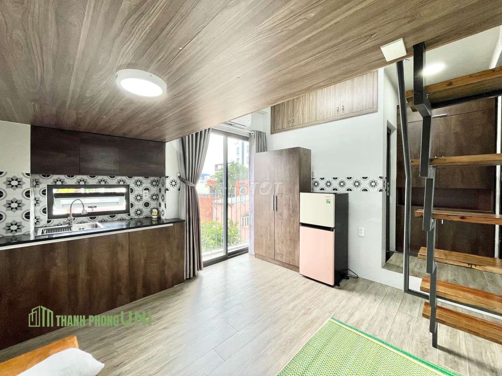 Duprix balcony 30 m2 full comfortable furniture near Lang cs3 School