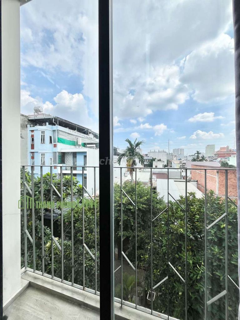 Duprix balcony 30 m2 full comfortable furniture near Lang cs3 School