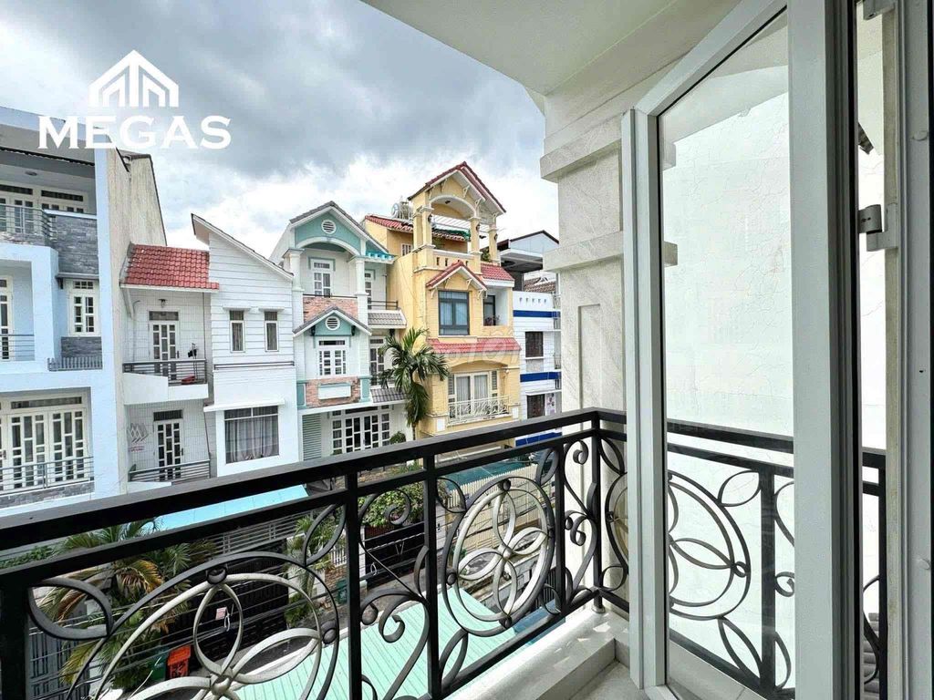 Rent a balcony bedroom in Nguyễn Duy Trinh District 2.
