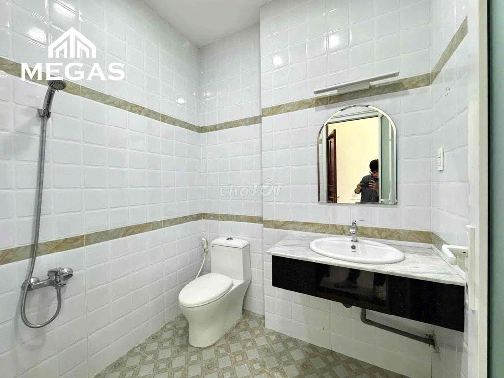 Rent a balcony bedroom in Nguyễn Duy Trinh District 2.