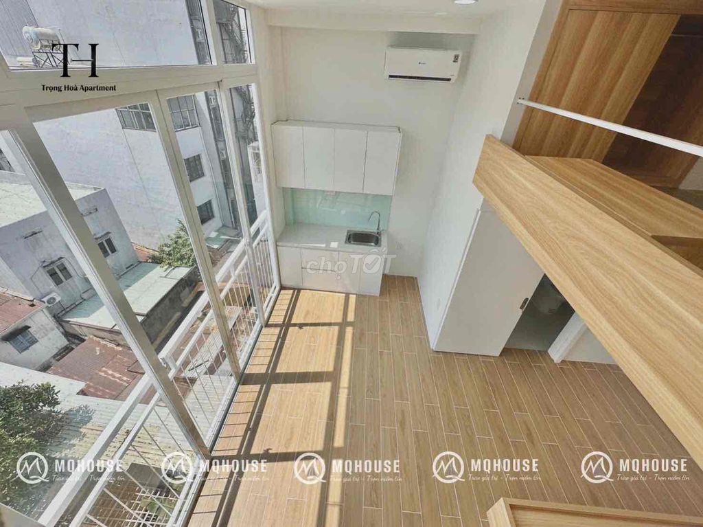 The balcony is open and square.