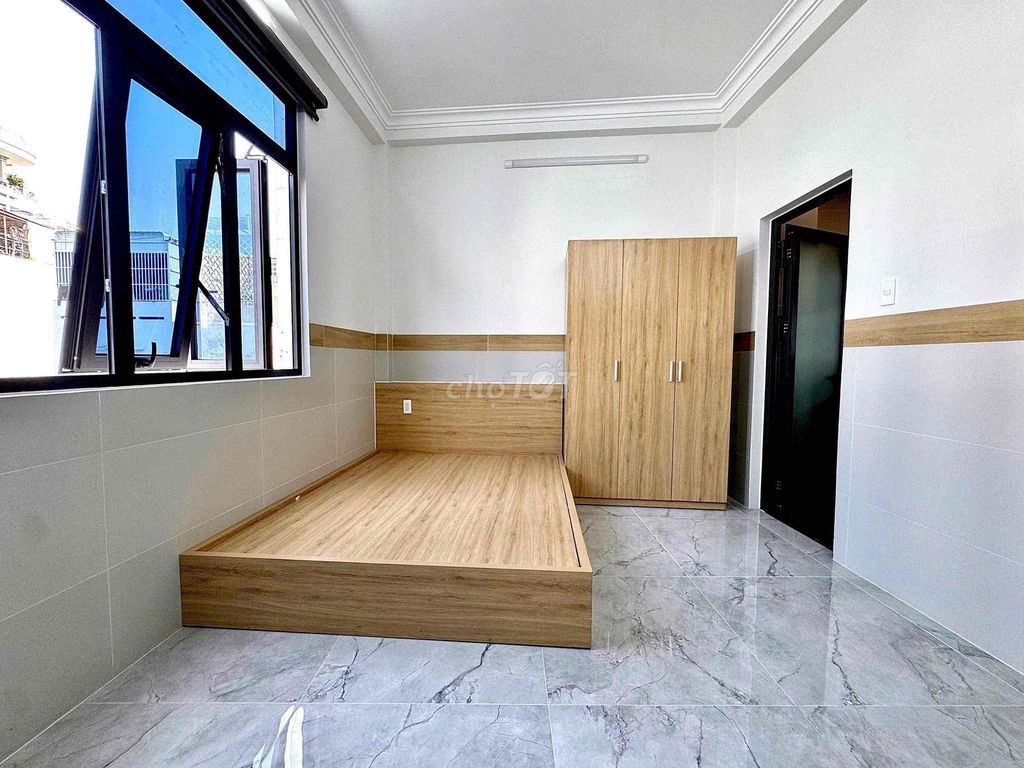 Sky Window studio - full interior - just selle - Shire 11