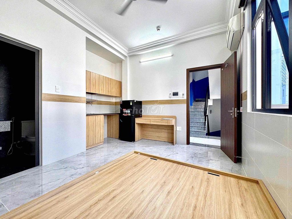 Sky Window studio - full interior - just selle - Shire 11