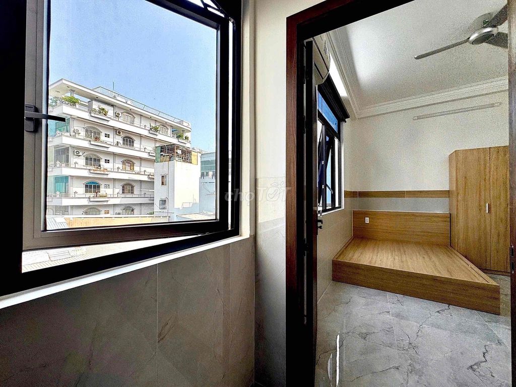 Sky Window studio - full interior - just selle - Shire 11