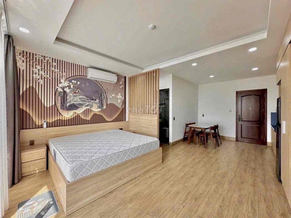 The fancy park house -- one bedroom -- near the flower park.