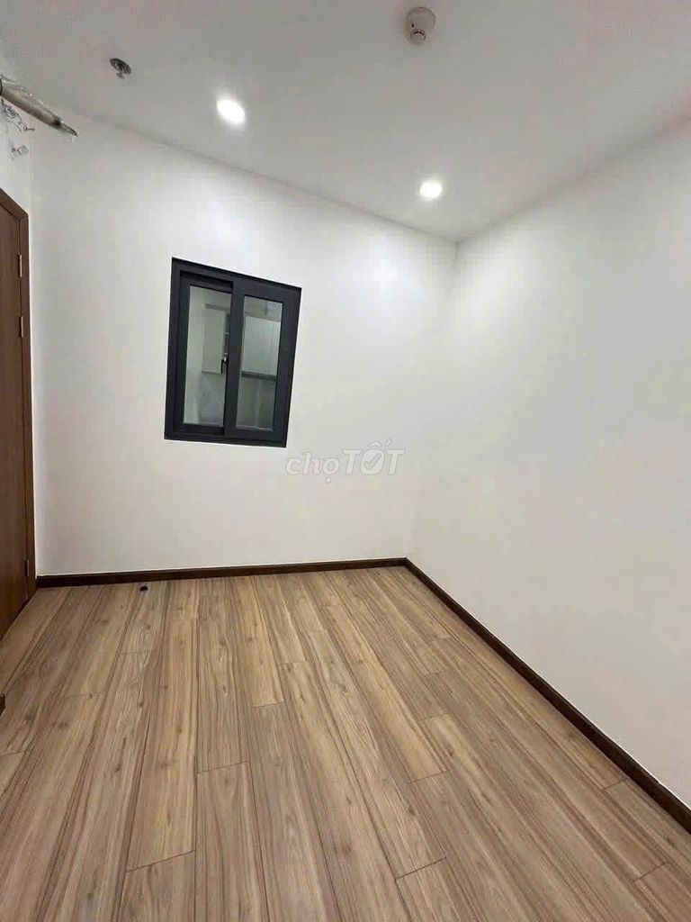The ParkLand apartment, Nguyễn Thị Búp, District 12: Two bedrooms, ntcb, 6.5 million, one month deposit.