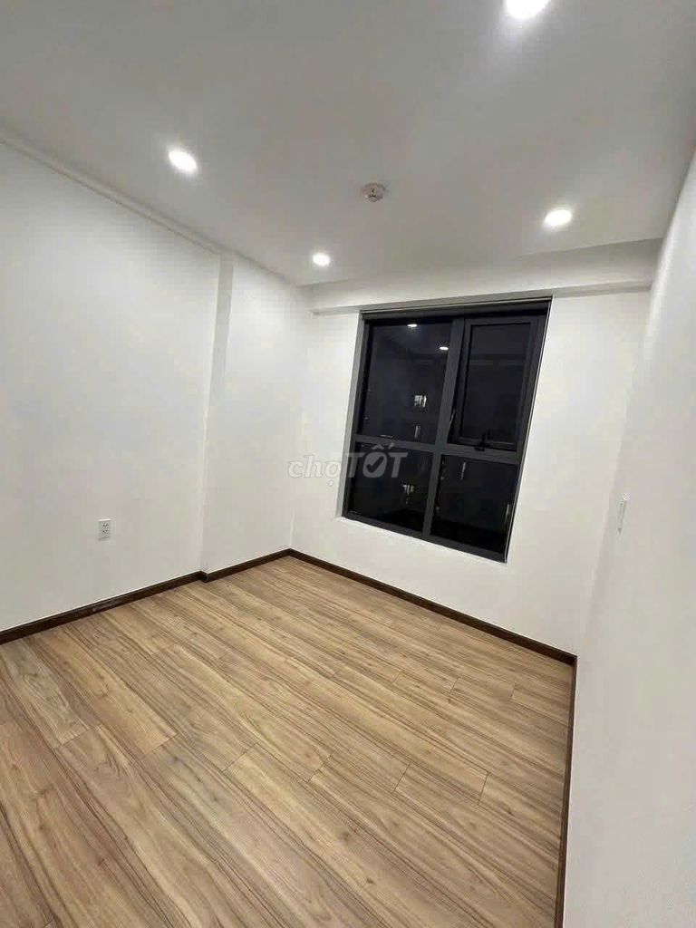 The ParkLand apartment, Nguyễn Thị Búp, District 12: Two bedrooms, ntcb, 6.5 million, one month deposit.