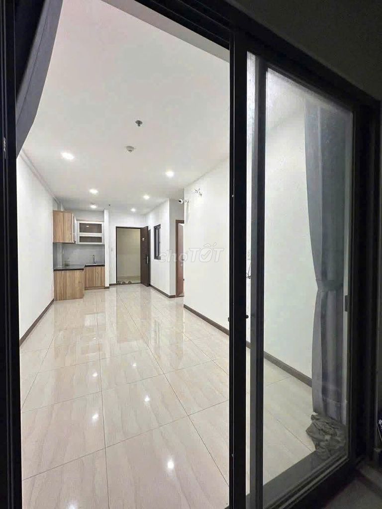 The ParkLand apartment, Nguyễn Thị Búp, District 12: Two bedrooms, ntcb, 6.5 million, one month deposit.